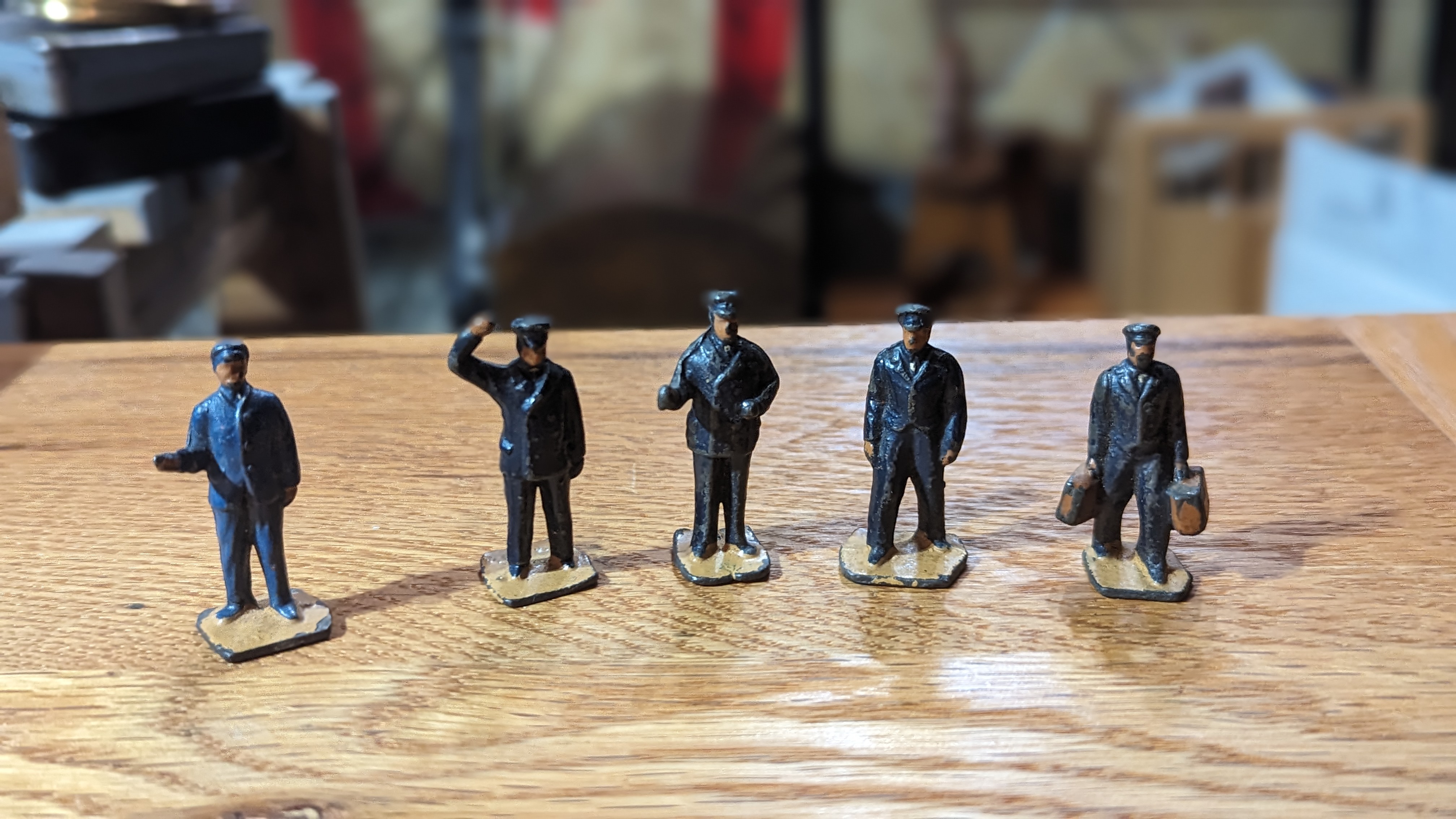 Miniture Figures - Miniture Figures - Dinky Toys No. 001 Station Staff