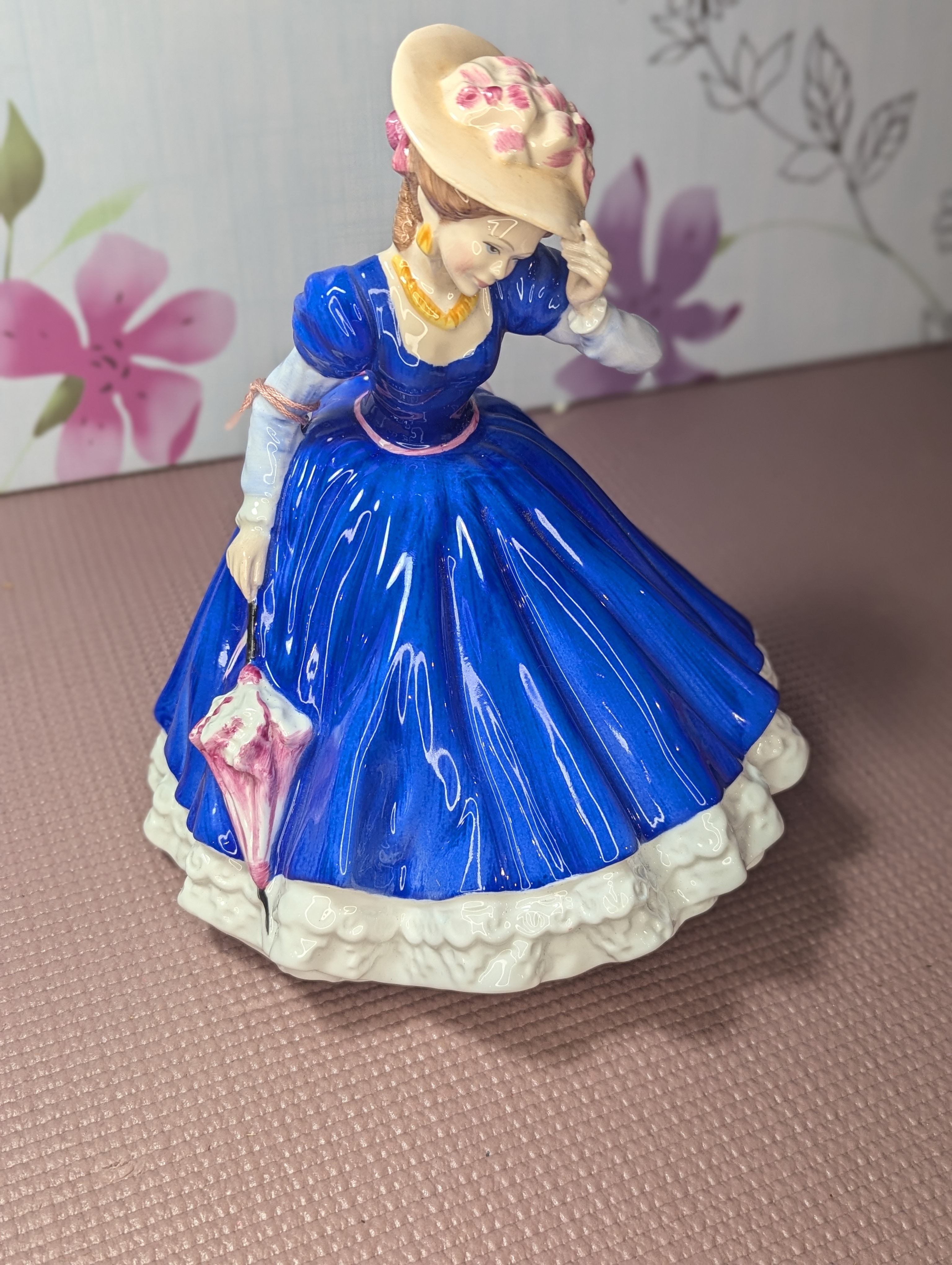 Royal Doulton MARY figurine 