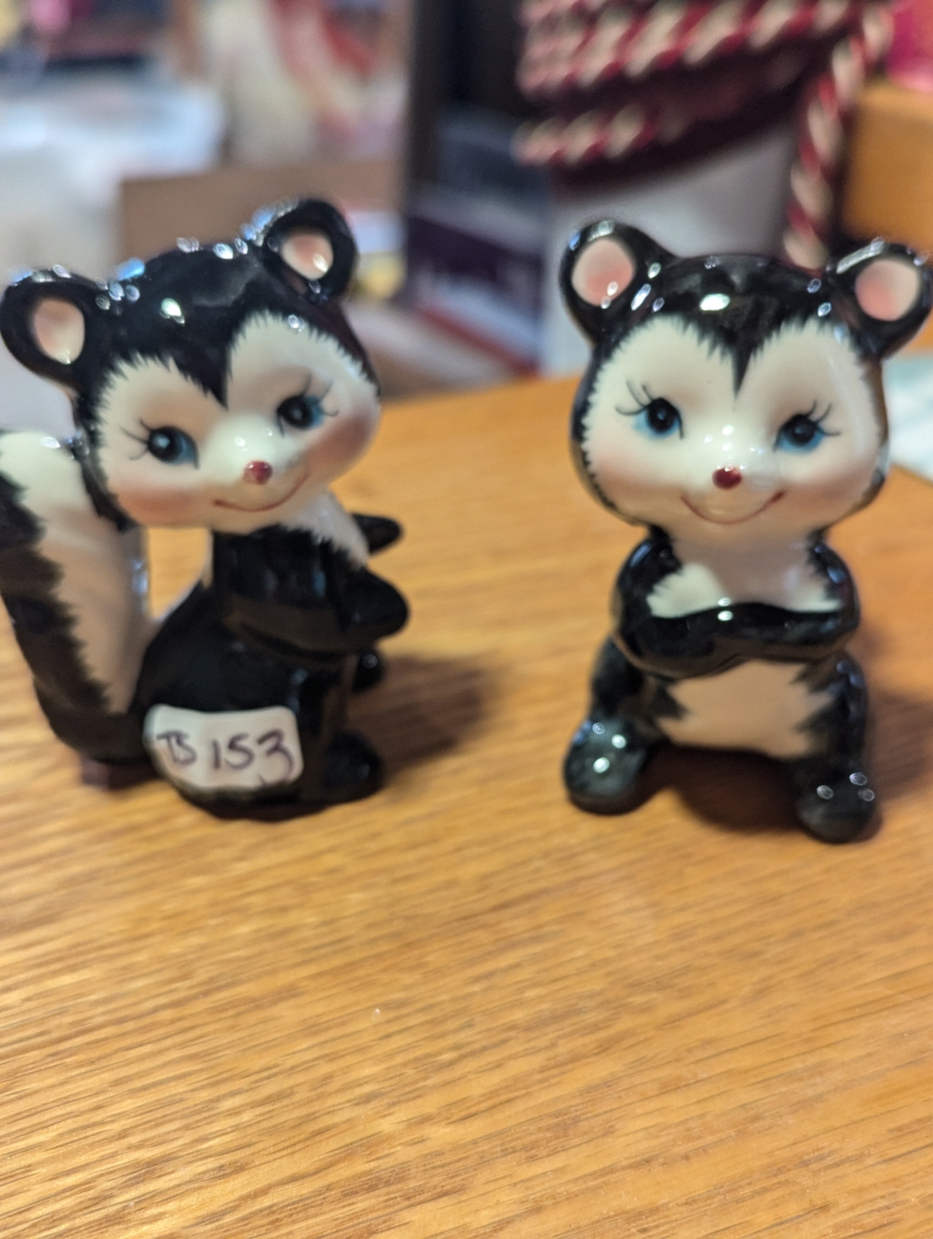 Ceramic  Mini Skunks - NEW