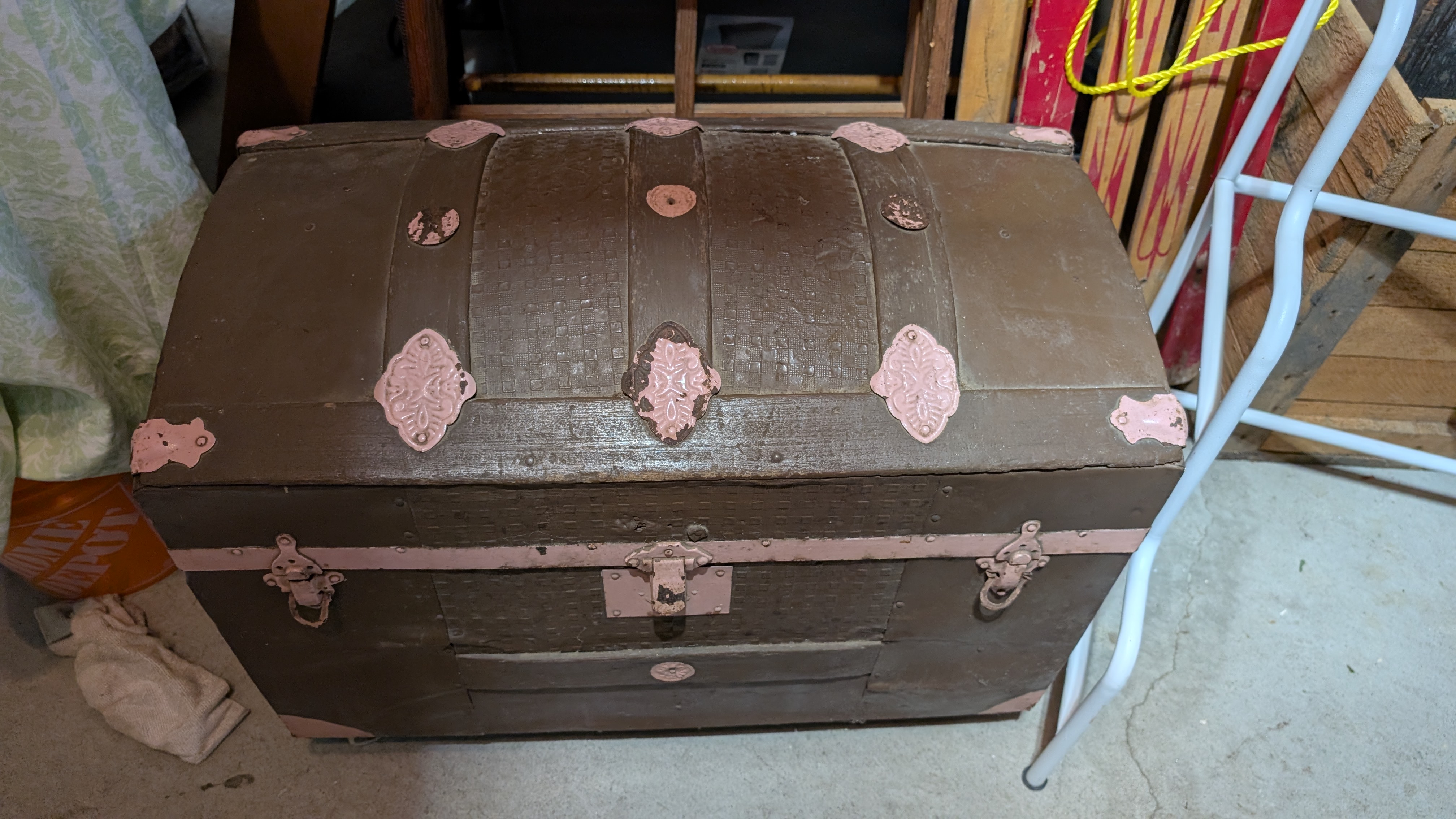 ANTIQUE - 19th century Steamer/Dome Trunk  with metal claps