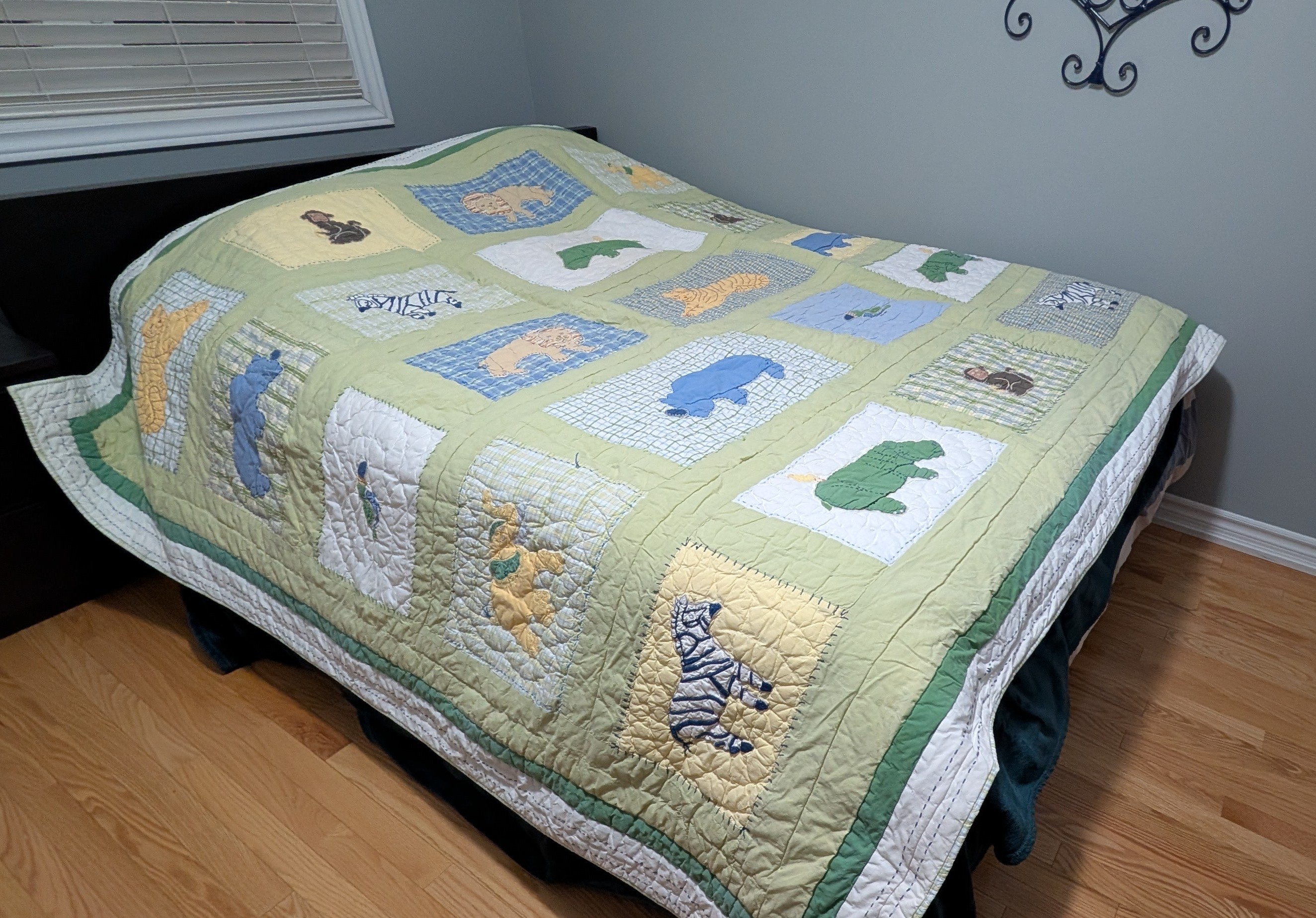 QUILT - Pottery Barn quilt - zoo animals 