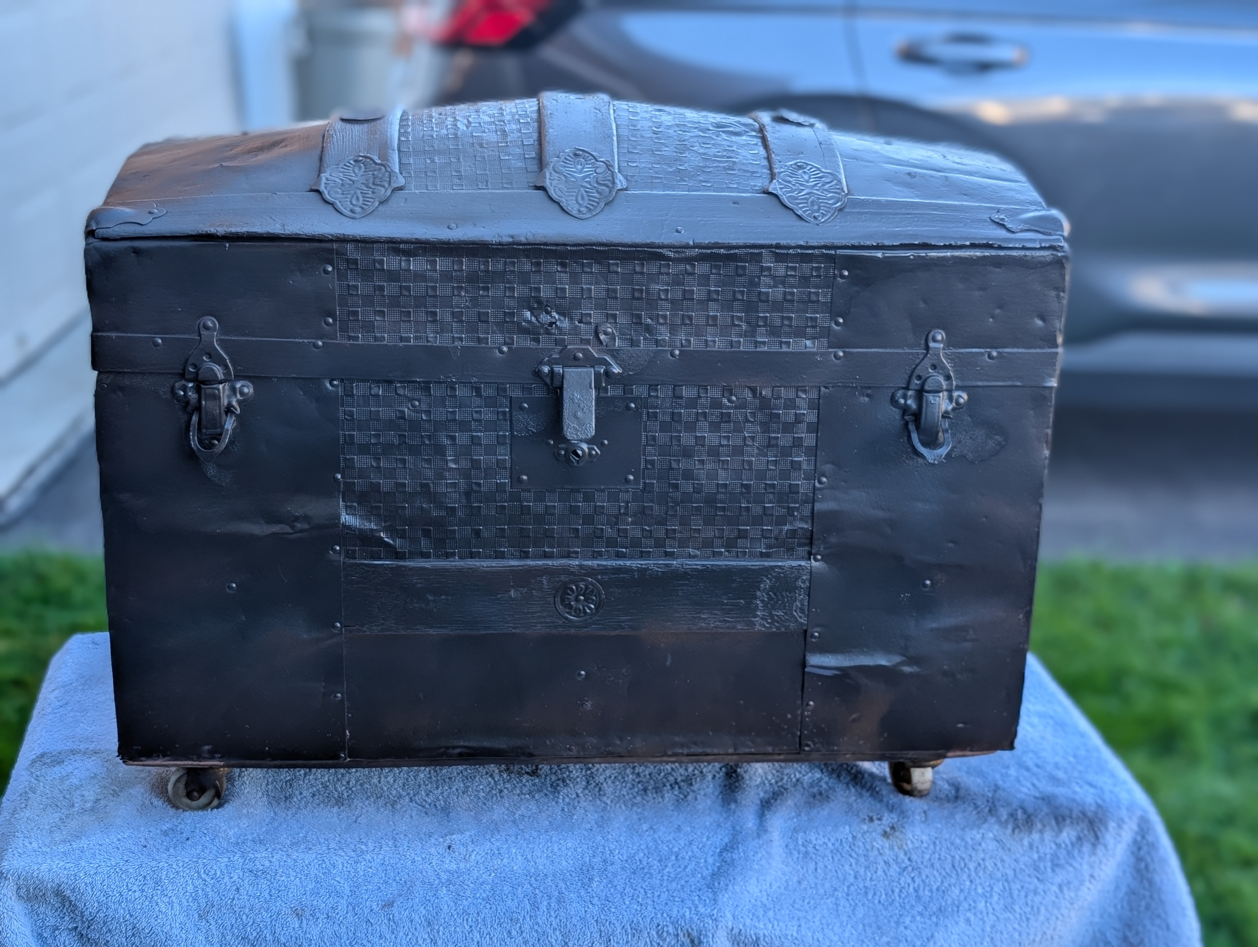 ANTIQUE - 19th century Steamer/Dome Trunk  with metal clasps