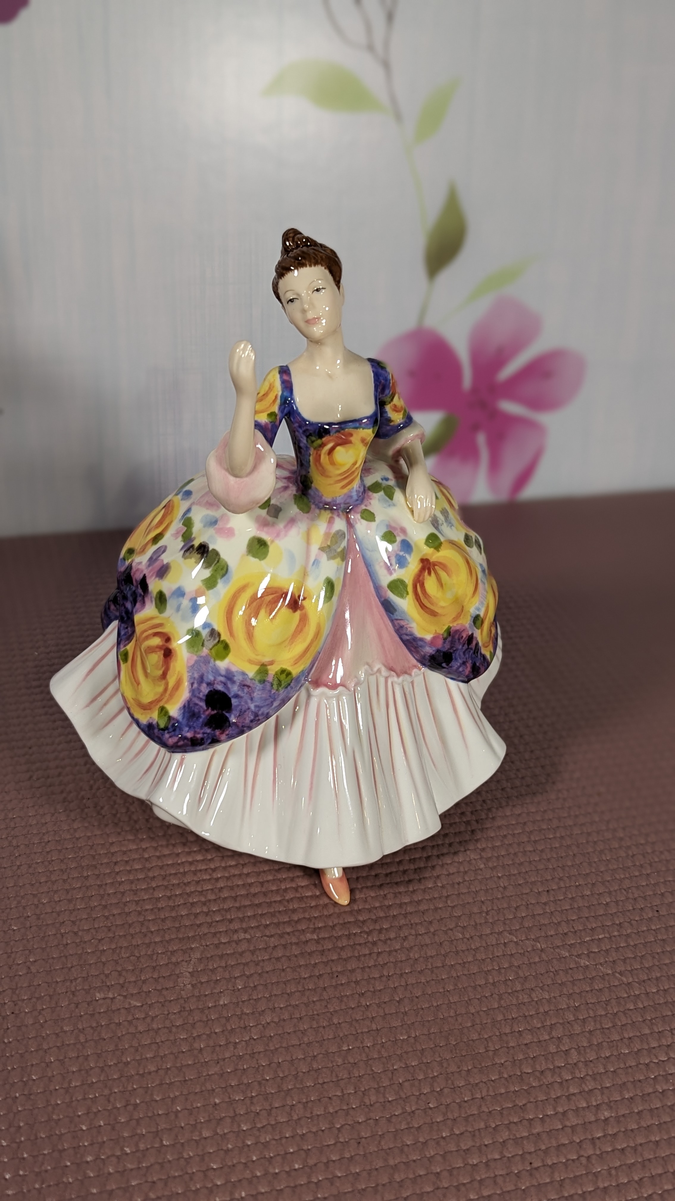 Royal Daulton Figurine - Pretty Lady Series 