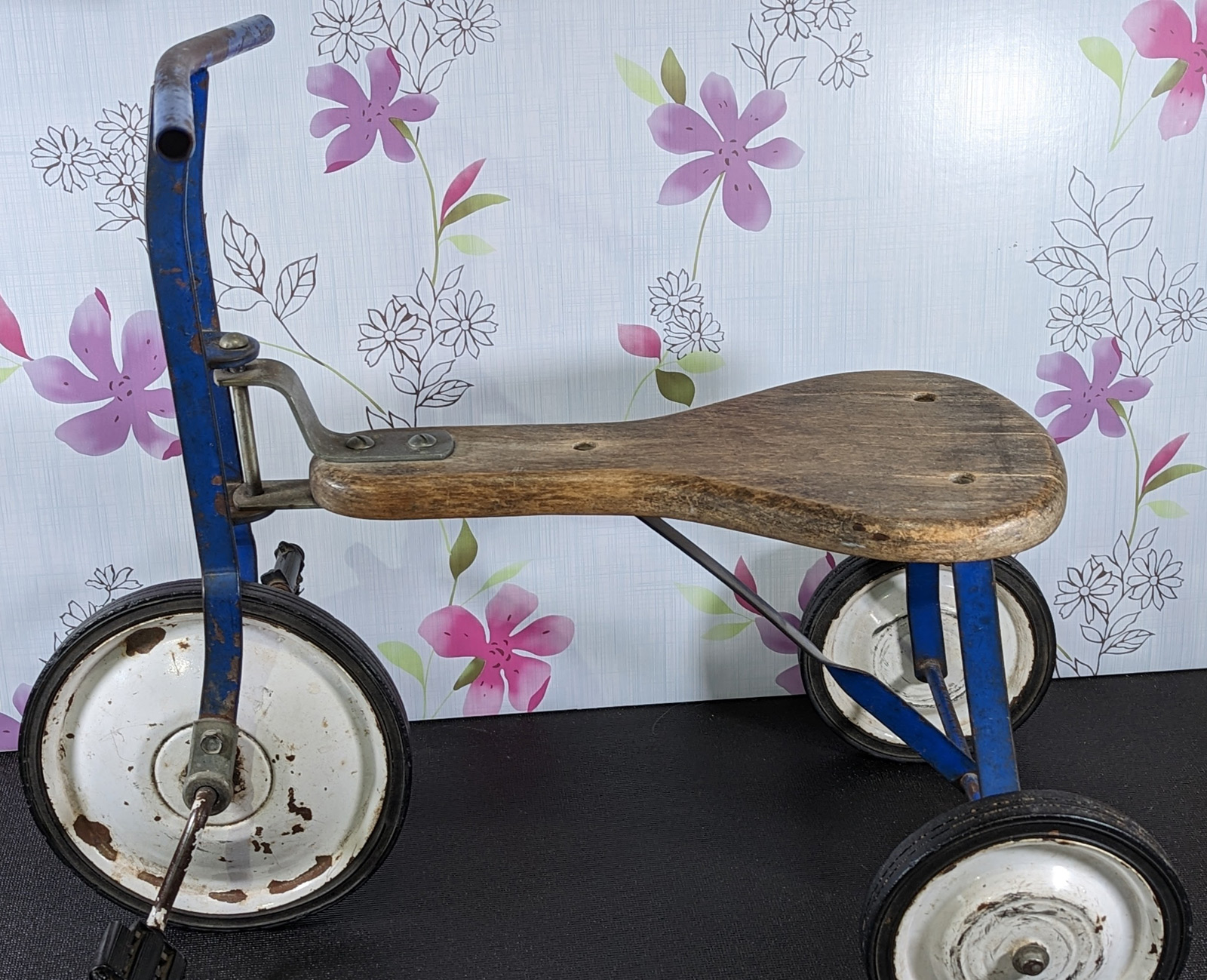 MCM 1950s Tri-Ang Tricycle with wooden seat